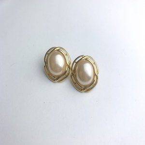 Vintage 80s gold tone wrapped faux pearl earrings